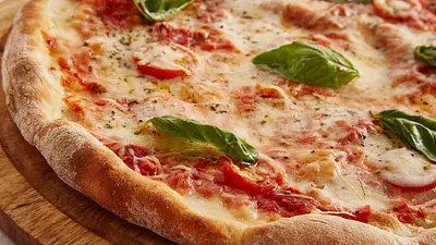 Ile kalorii ma pizza? Kalorie i wartości odżywcze pizzy