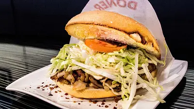 Ile kalorii ma kebab? Kalorie i wartości odżywcze kebaba
