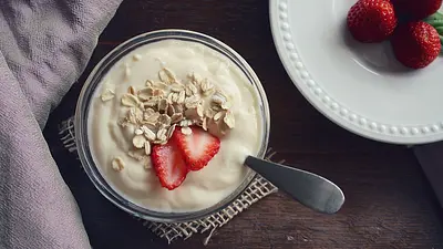 Jogurt grecki a przybieranie na wadze – fakty i porady