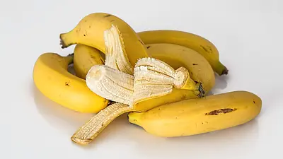 Ile kalorii ma banan? Wartości odżywcze i porady 2025